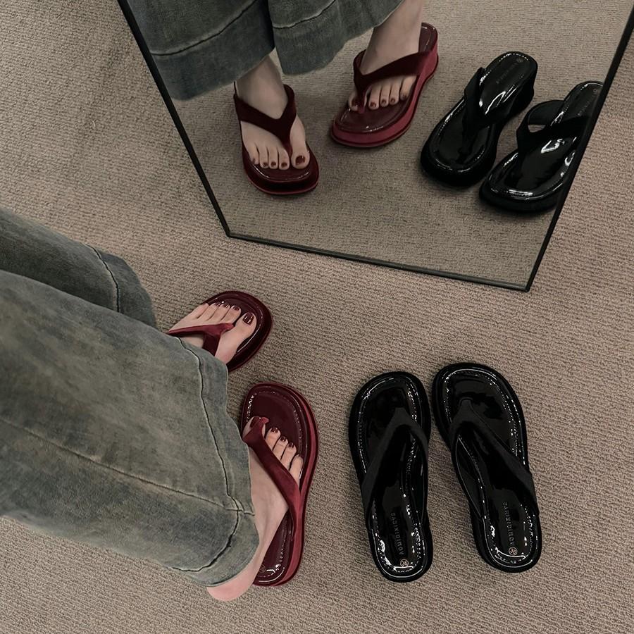 Internet celebrity new beautiful red flip-flops platform slippers women wear 2025 summer new beach muffin sandals