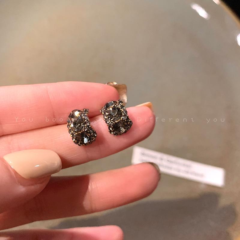 C-Shaped Black Zircon Earrings for Women - Exquisite High-End Retro Design, 2023 Model