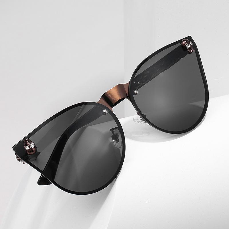 Gothic New Style Sunglasses Fashion Toad Mirror Hot Stamped Legs Skull Car Sunglasses For Women 8011
