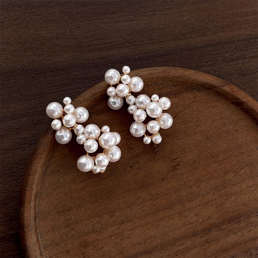 Light Luxury Heavy-Duty Shiny Floral Earrings: Artistic Retro Style Stud Earrings with High-End Feel for Brides