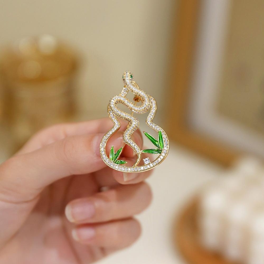 Minimalist Rhinestone Collar Pins Animal Snake Lapel Pin Temperament Zodiac Snake Brooch Party