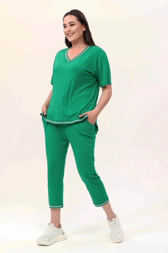 Женский стильный комплект большого размера под верхом в трикотажную полоску с подробным описанием