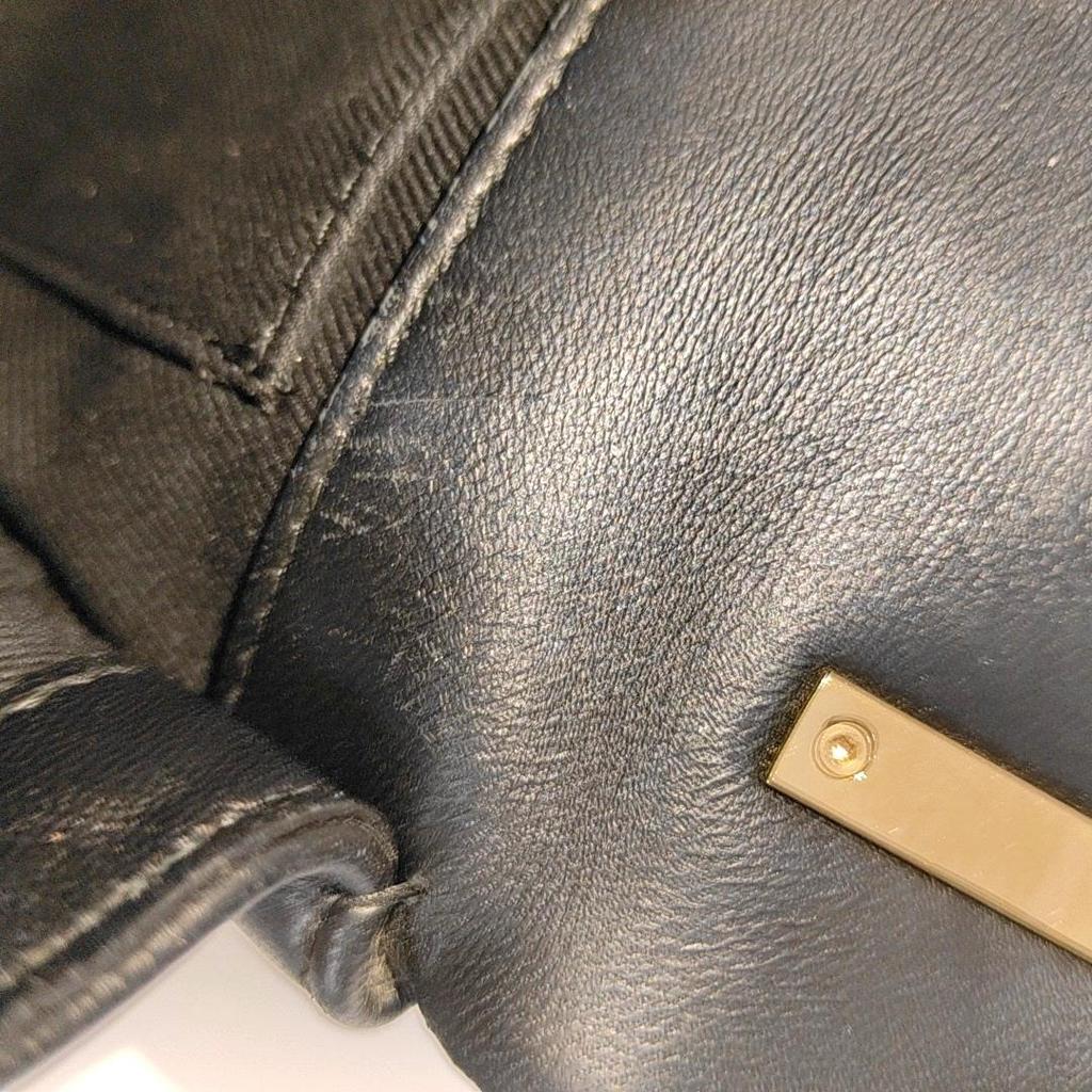 [Pre-Owned] Lola Bag TB Logo Quilted Metal Chain Color Block Lambskin Crossbody Shoulder Bag - Very Good #XI76B9