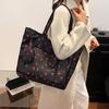 2025 новая модная зарубежная цветочная сумка через плечо большой вместимости простая и портативная осенне-зимняя универсальная трендовая сумочка