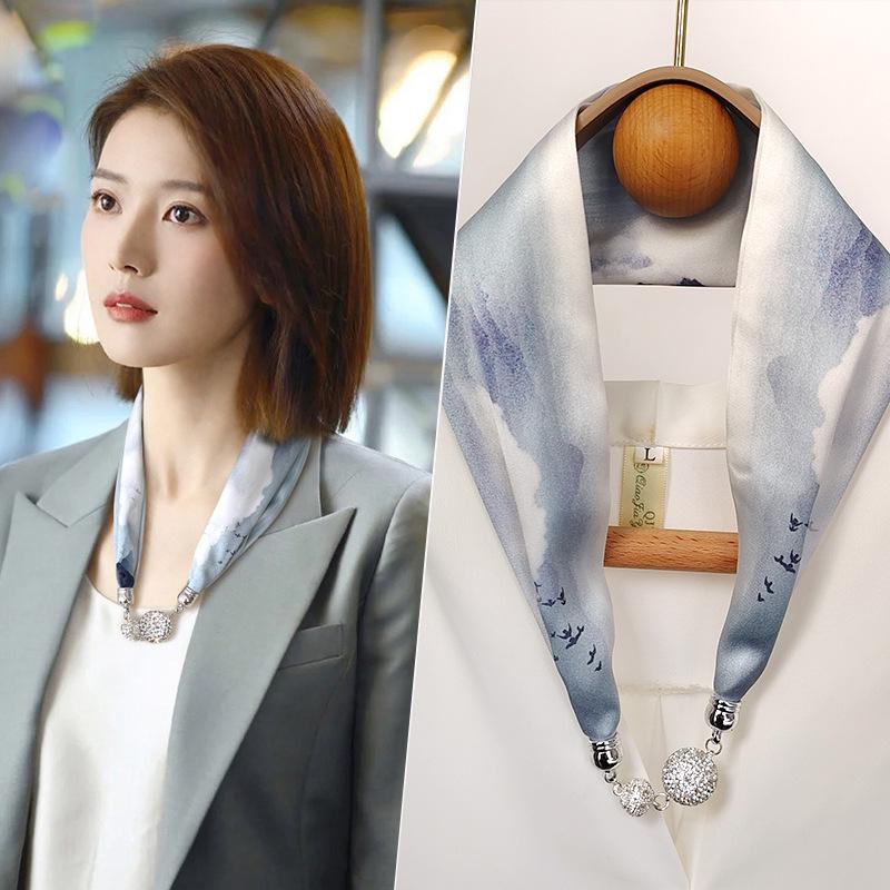 Женский шелковый шарф с магнитной пряжкой — модная защита шеи на весну, лето и осень 2024 года