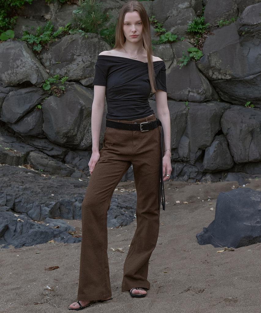NOIRER FOR WOMAN Punched Flare Denim Pants (Brown)