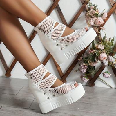 Женские зимние пушистые нескользящие кроссовки/ботинки на платформе - Толстая платформа, увеличивающая рост