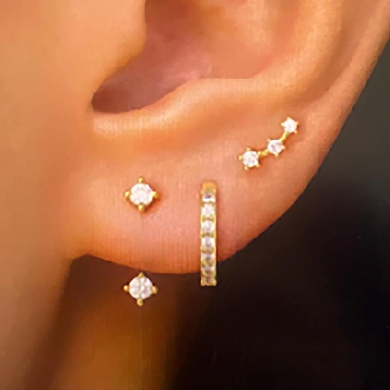 Retro Micro-set Zirconia Stud Earrings - High-end Earrings with Exquisite Design, Suitable for All Occasions.