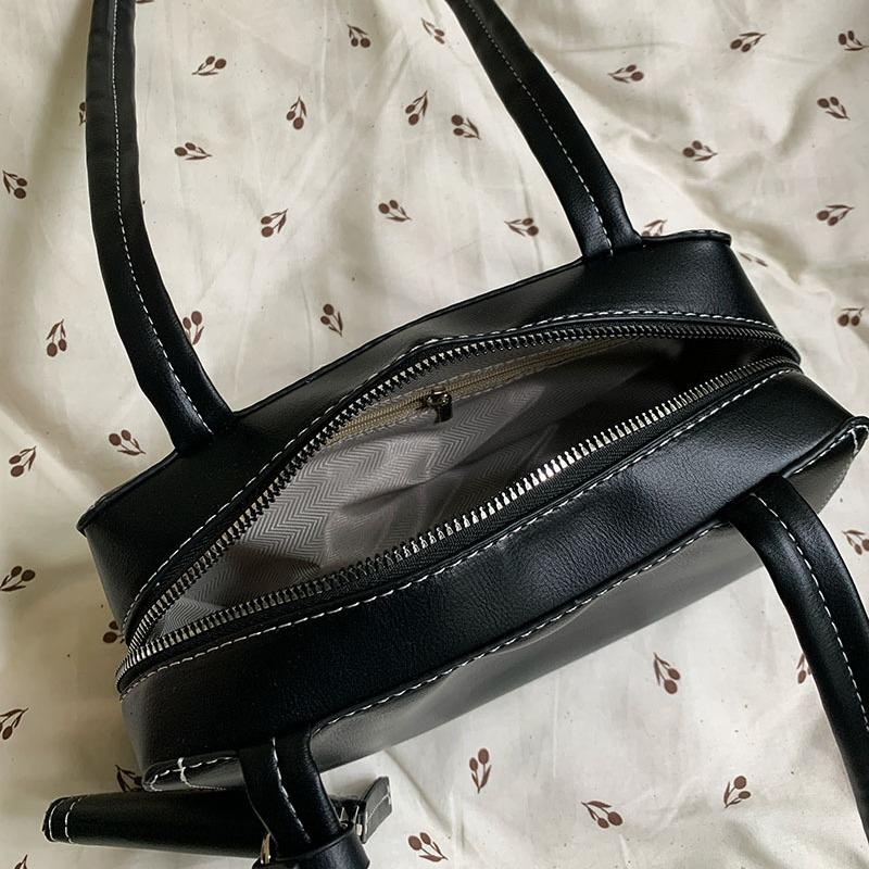 Vintage Leather Shoulder Bags For Women Simple Female White Handbags With Earphone Bag Design Ladies Black Underarm Bags