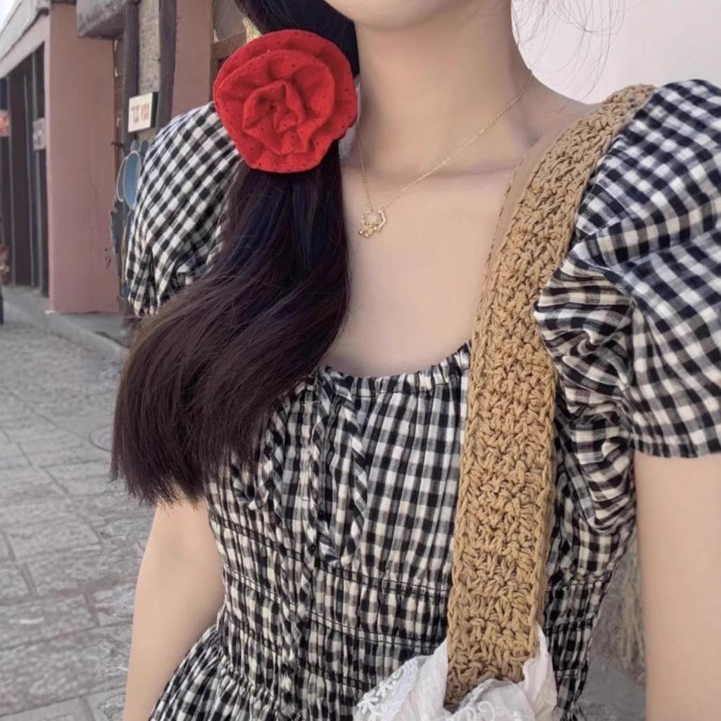 Летнее платье большого размера с клетчатым принтом, пышными рукавами, квадратным вырезом, омолаживающее, с завязкой, подчеркивающей талию, и длинной юбкой