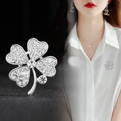 Брошь Lucky Clover Женская антибликовая корсажная одежда Аксессуары Платье Clover Яркое и блестящее