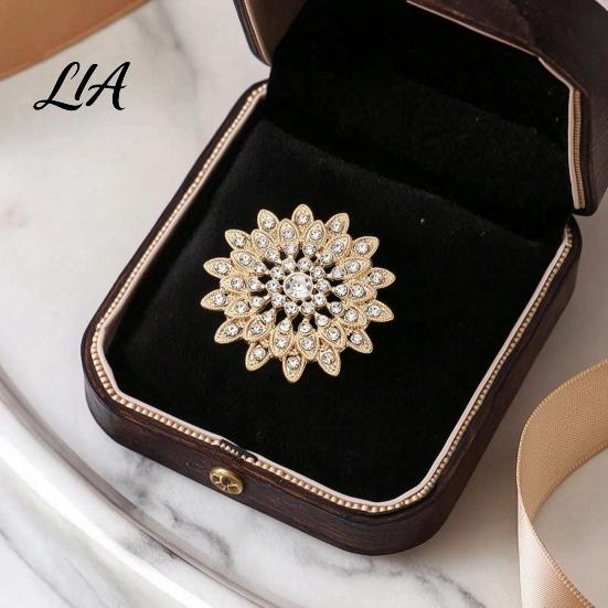 Rhinestone Sunflower Brooch Sparkling Brooch, Golden Plated Floral Lapel Metal Pin Pin, Dainty Clothing Jewelry Accessory for Women Girls Flower