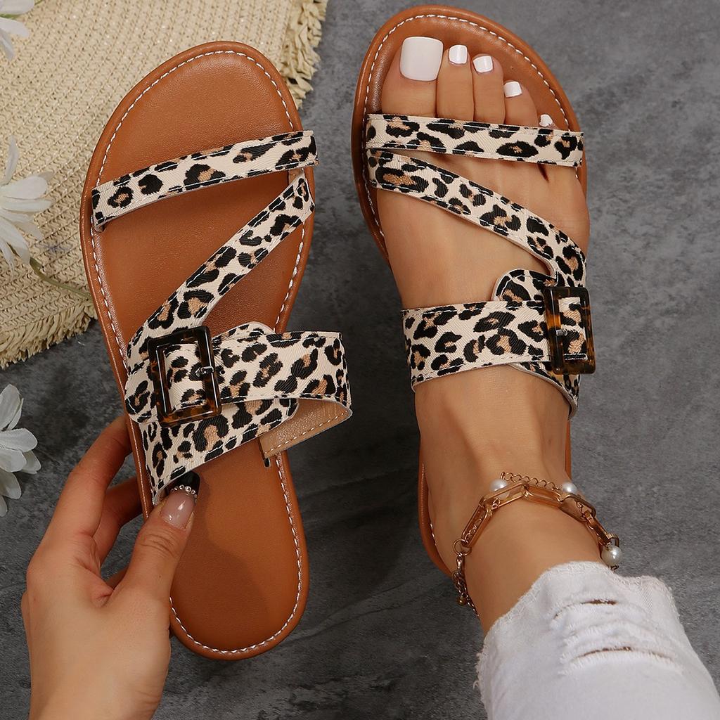 2024 Spring/summer New Flat Buckle Sandals with Large Size Round Head Leopard Print Women's Beach Slippers