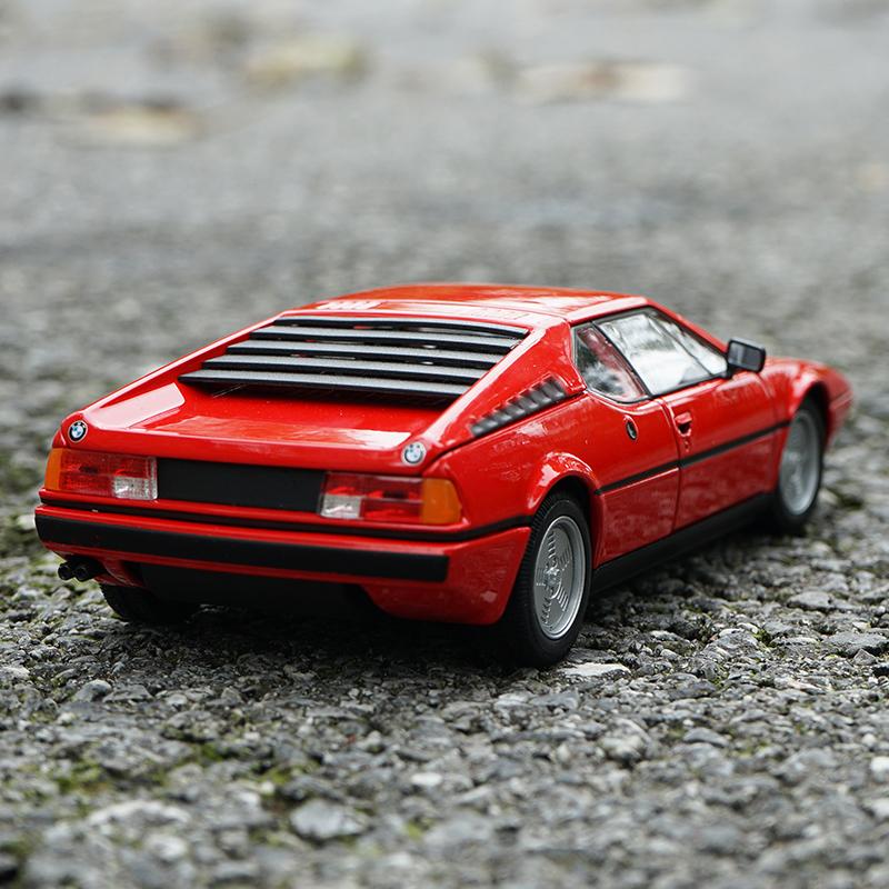 WELLY 1:24 BMW M1 Alloy Classic Sports Car Model Diecast Metal Racing Car Vehicle Model High Simulation Collection Kids Toy Gift