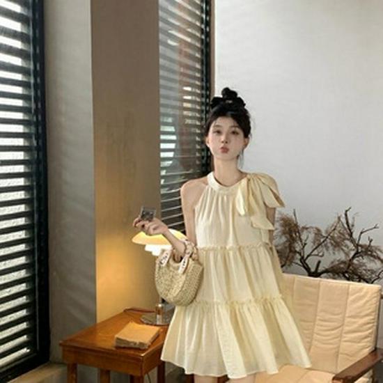 Маленькое черное платье А-силуэта с квадратным воротником в стиле Хепберн - Летний французский шик