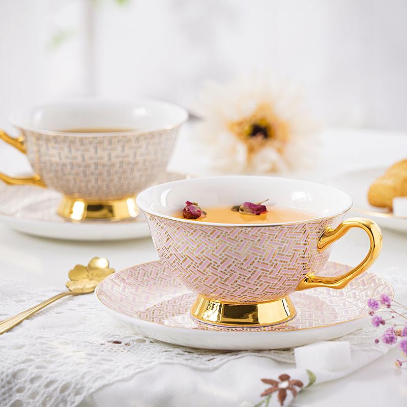 Европейская костяная фарфоровая маленькая роскошная кофейная чашка и блюдце изысканный черный чайный сервиз для дома гостиная креативные высококачественные послеобеденные чашки