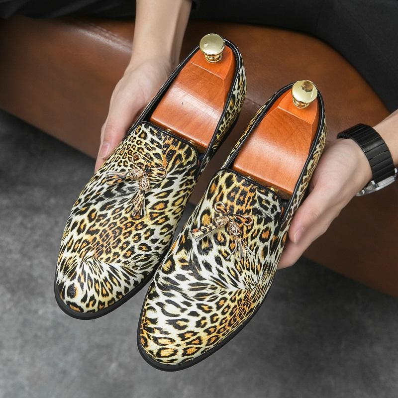 Модные Новые Джентльменские Леопардовые Кисточки Лакированная Кожа Челси Формальные Туфли Для Мужчин Свадьба Выпускной Вечер Встреча Выпускников Балетки Sapato Social Masculino