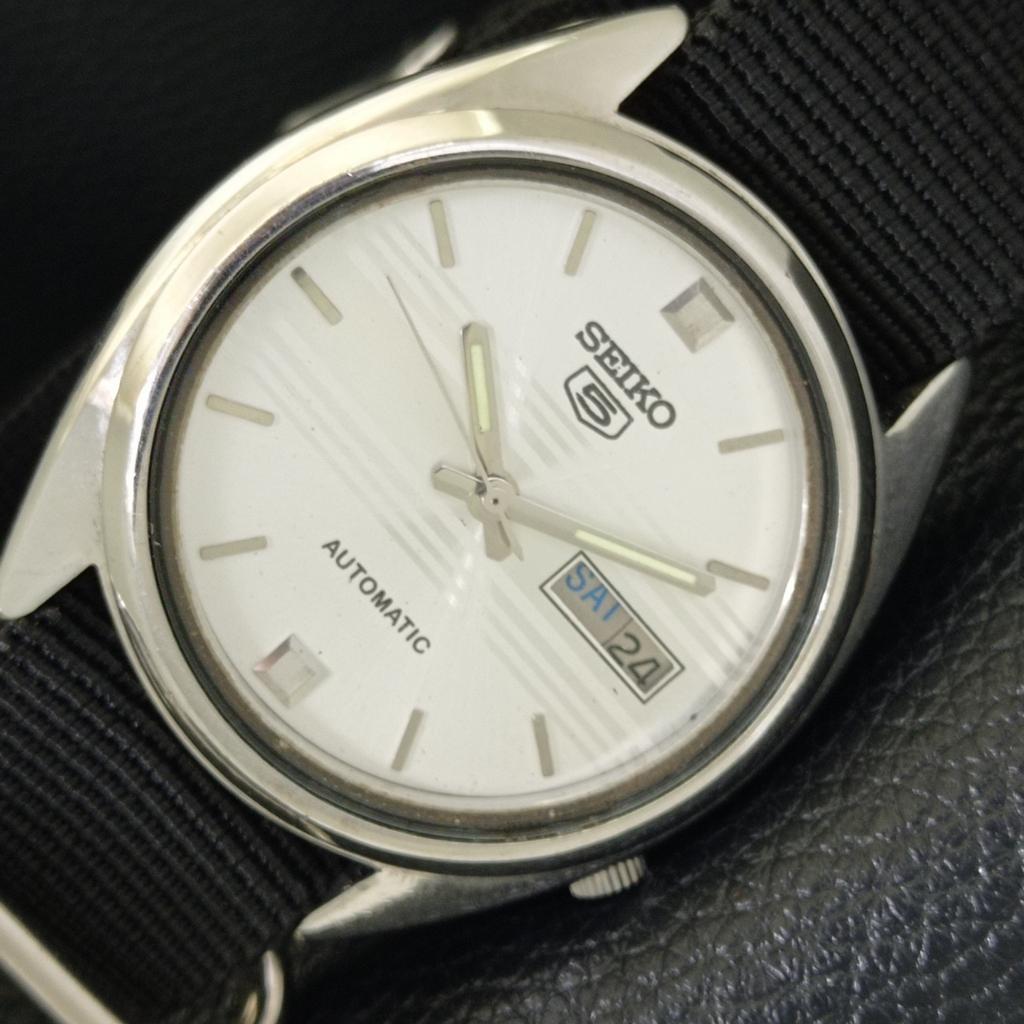 AUTOMATIC 7009A VINTAGE SEIKO 5 JAPAN MENS SILVER COLOR DIAL WATCH A701551-5 R206b-a701551