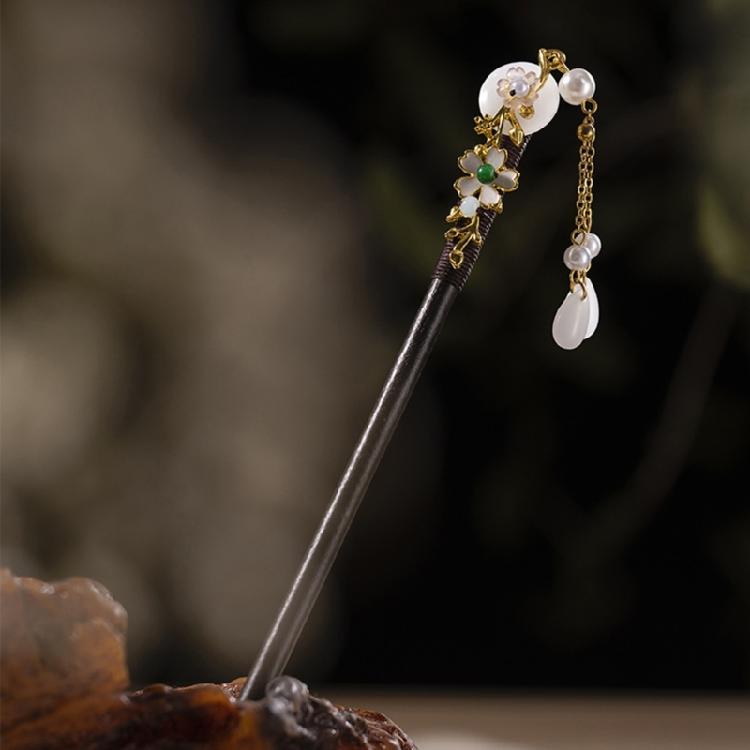 4pcs Traditional Chinese Wooden Hair Sticks With Elegant Floral And Tassels Detail Hair Accessories For Any Occasion