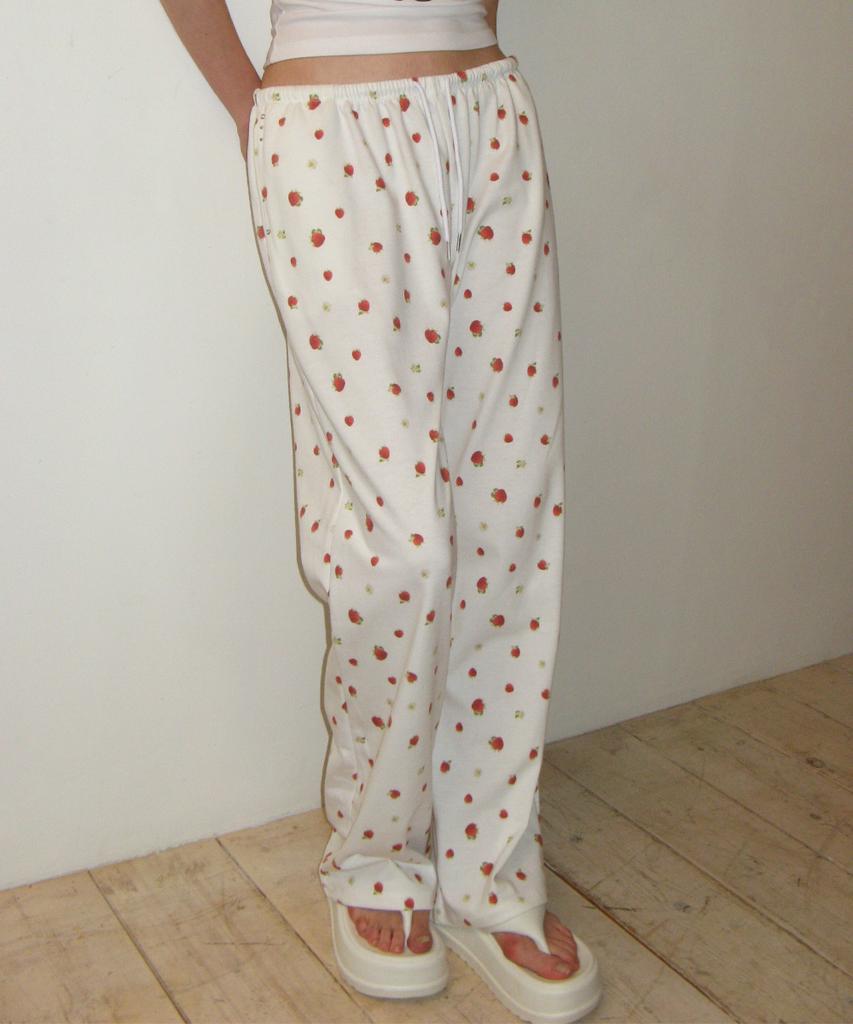 CRANK Strawberry Cotton Sweatpants_White