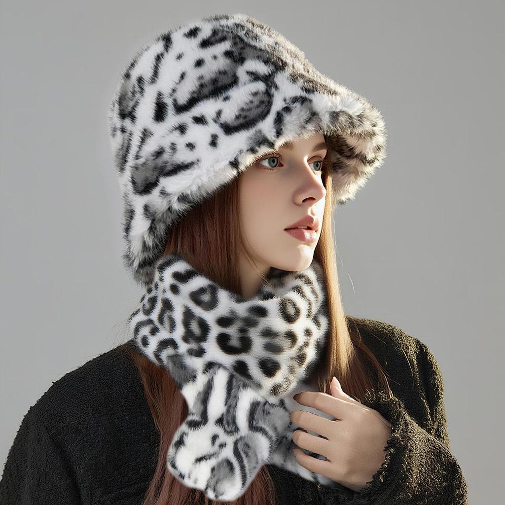 A European and American Style Fisherman Hat Set Imitating Mink Environmentally Friendly Fur Scarf for Women In Winter Leopard Print Color