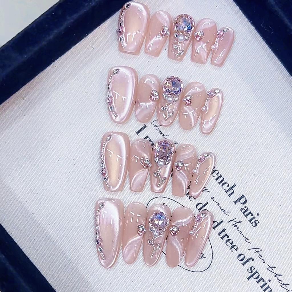 Hand-woven Armor Rose Church Three-dimensional Pink Diamond Light Chasing Cat Eye Style High-end Pure Temperament Nail Art