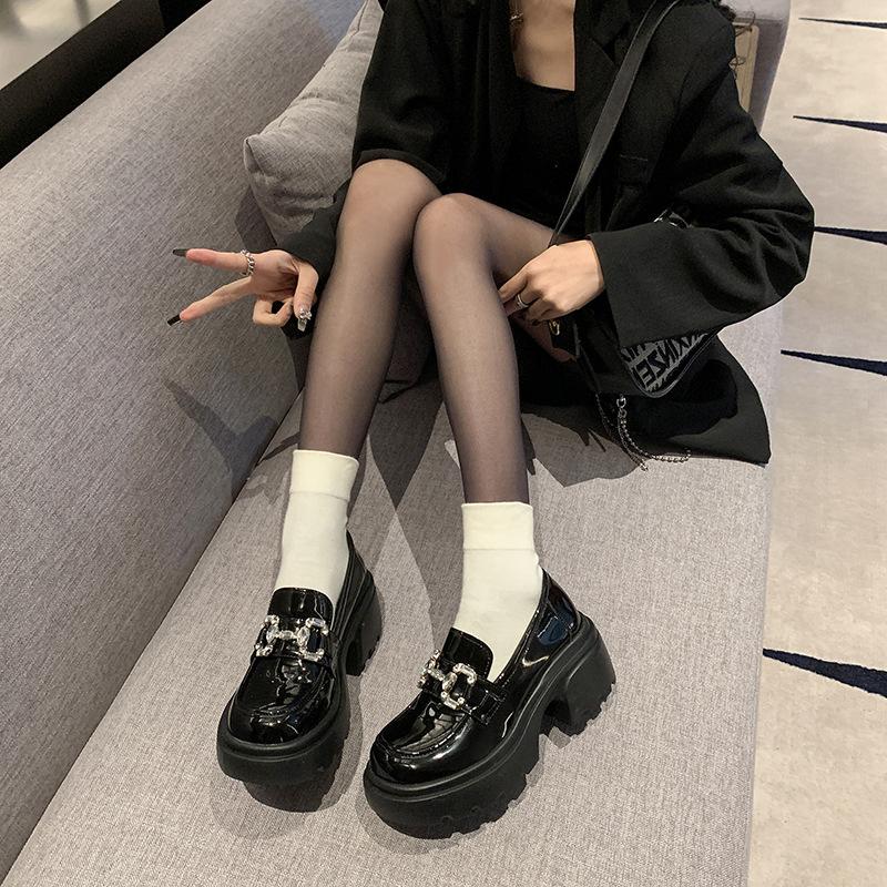 Лоферы на платформе женские весна-осень 2025 года новые универсальные французские ретро туфли на высоком каблуке со стразами черные кожаные туфли в британском стиле