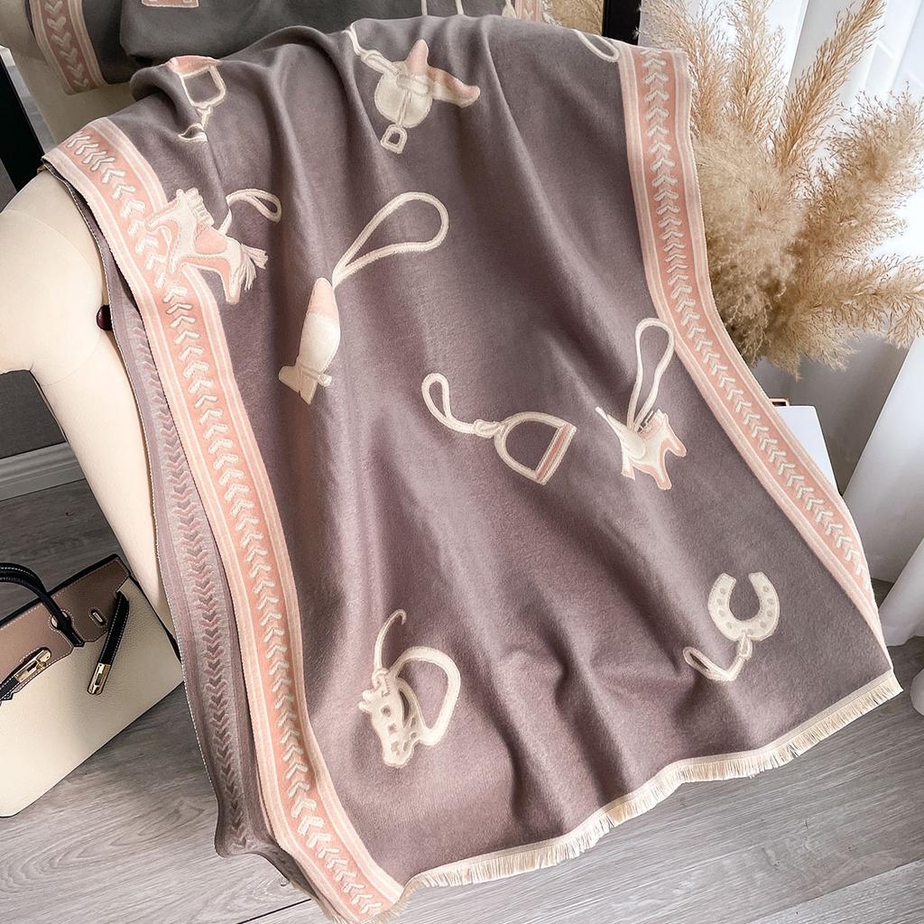 Winter Scarf for Women, Thick and Warm, Geometric Pattern, Soft Polyester Fabric, Classic Style, Non-Stretch, Perfect for Outdoor Activities