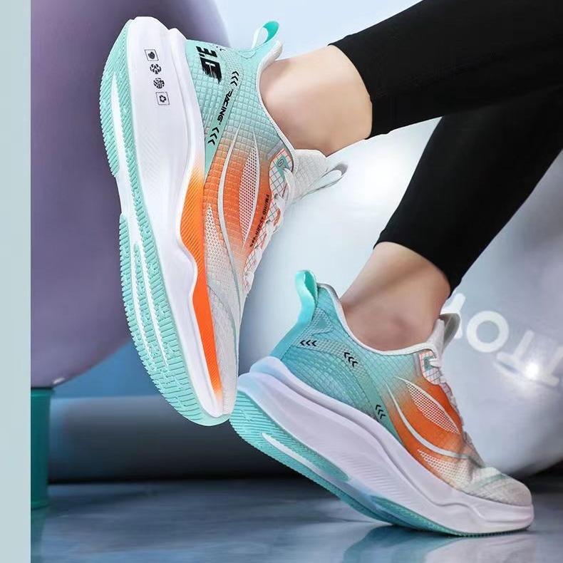 Men's Shoes, New Summer Mesh Ultra Light Running Shoes, Sports Shoes, Breathable and Shock-absorbing Soft Soled Shoes