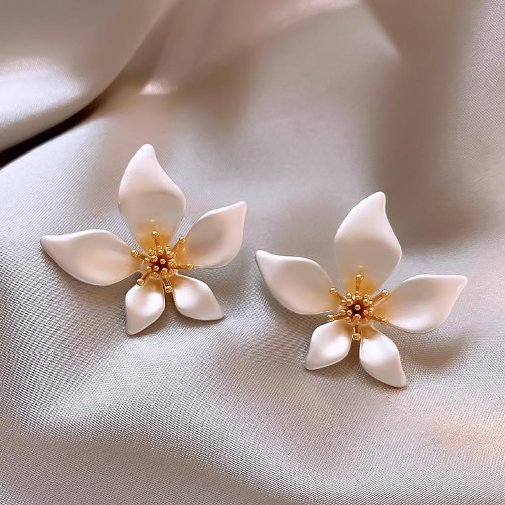 Light Luxury Exquisite Micro-inlaid Zircon Flower Earrings Elegant High-end Pearl Stud Earrings Niche Design Temperament Earrings