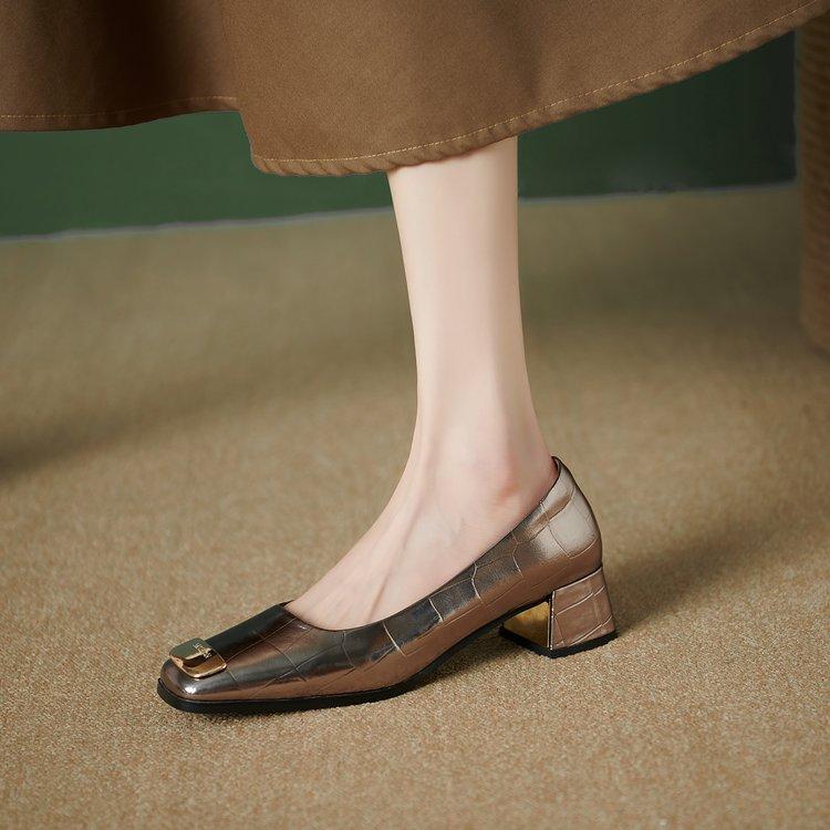 Модные туфли на толстом каблуке, женская повседневная обувь, квадратные каблуки, женские свадебные туфли на каблуках 35-40, повседневные туфли без застежек на каблуках 2024 года