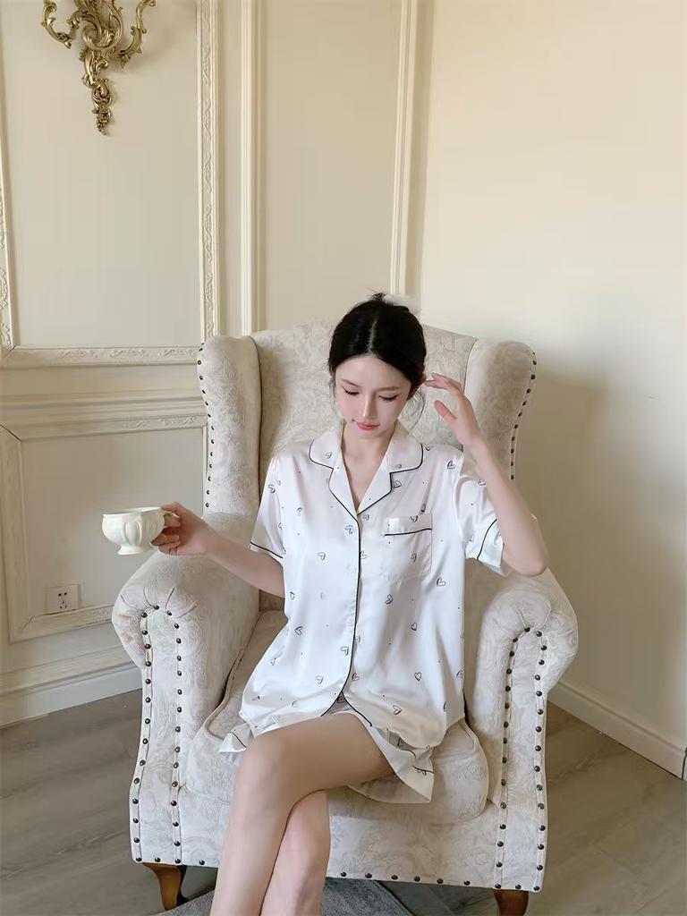 French lapel print loungewear set, summer cool pajamas are thin and cover the meat, and pajamas are worn outside the home.