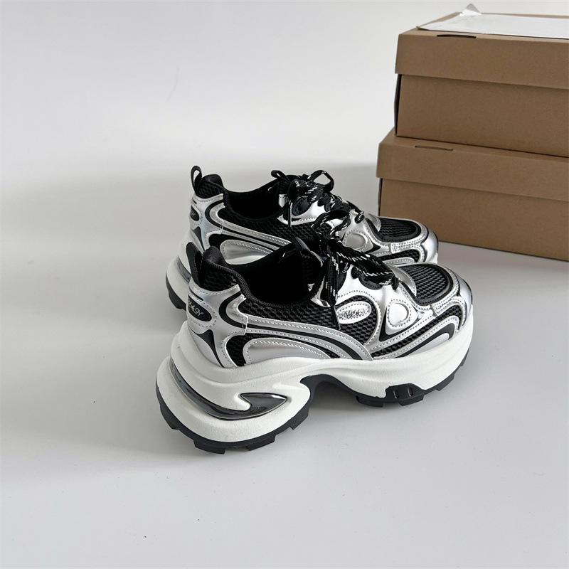 Модная тенденция увеличивает платформу папы обувь женские 2025 новые осень и зима популярные бархатные легкие жареные уличные кроссовки