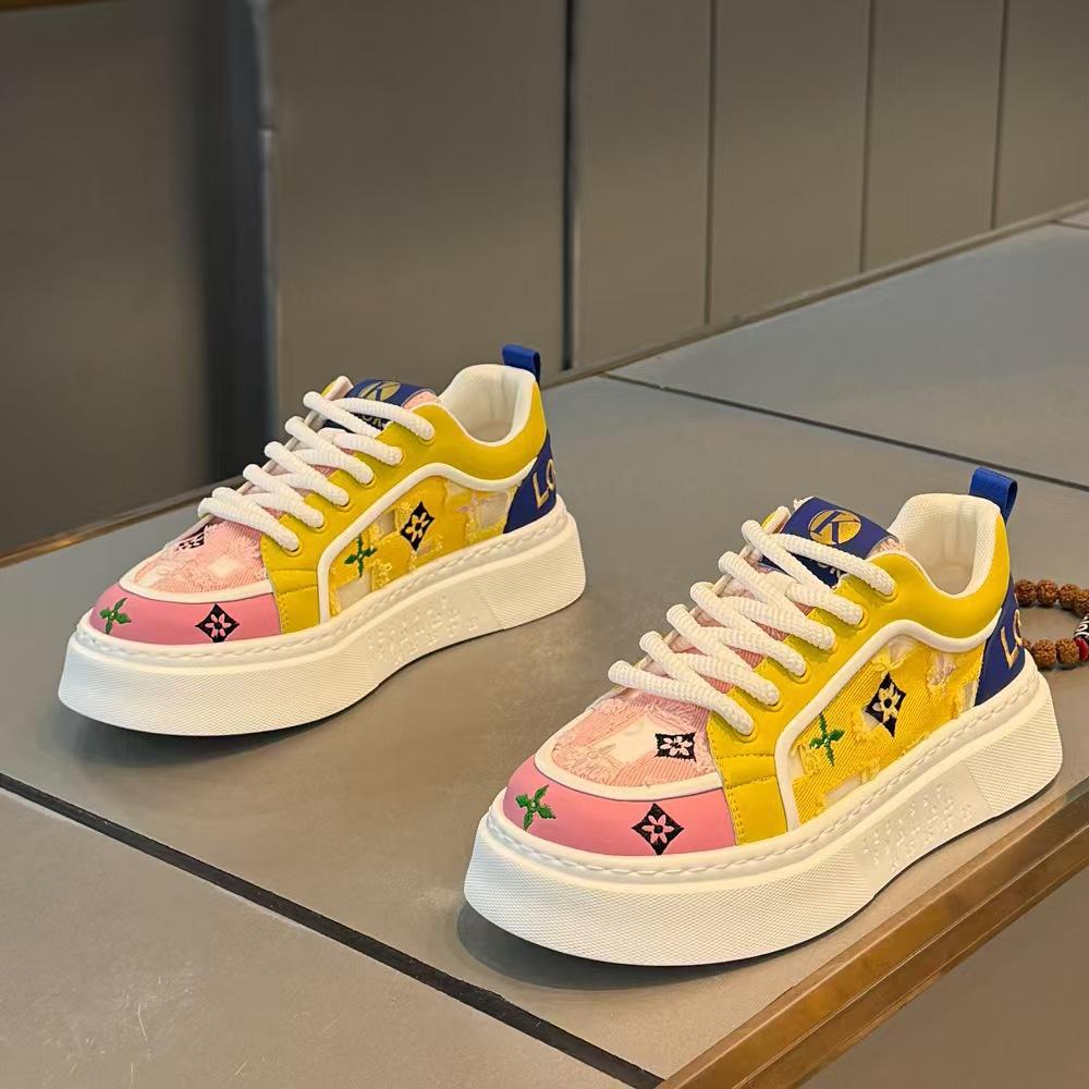 Летняя удобная и дышащая спортивная и повседневная обувь мужская на толстой подошве увеличивающая рост цветная универсальная с принтом повседневная обувь
