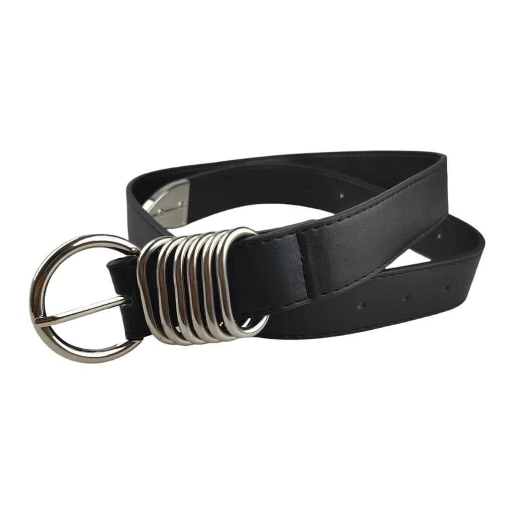 Нишевый дизайн женских ремней для высококлассного и модного универсального украшения с джинсами. Металлический ремень с кольцом, пряжка-штифт, черный ремень.