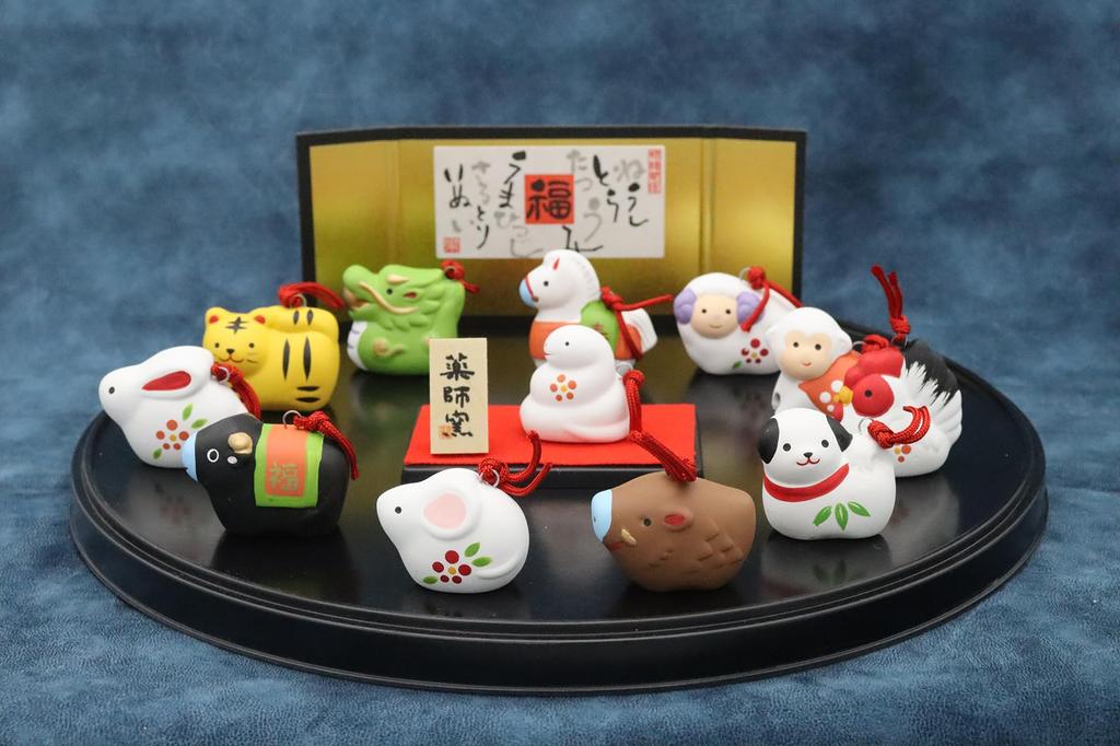 Yakushi Kiln 2025 Зодиак Год Змеи Змеиная парча Приглашение Удачи Украшение со знаком зодиака Suzu Печать Удачи (Земляной колокол) (Хорошо включено)