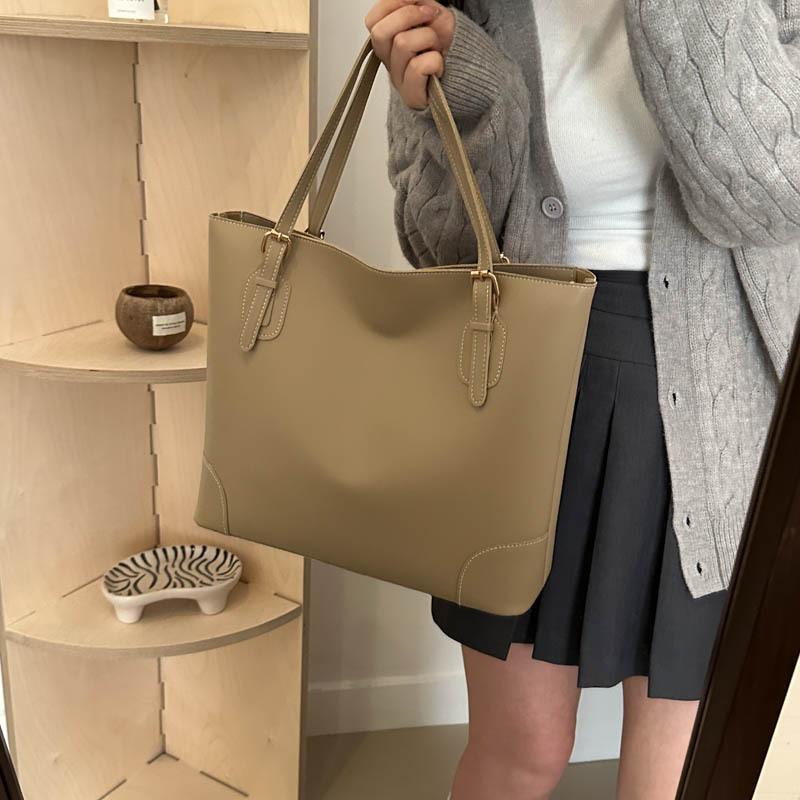 Сумка-тоут высокого класса однотонная Новая женская сумка Большая вместимость Сумка на плечо для поездок на работу Модная темпераментная сумка под мышкой