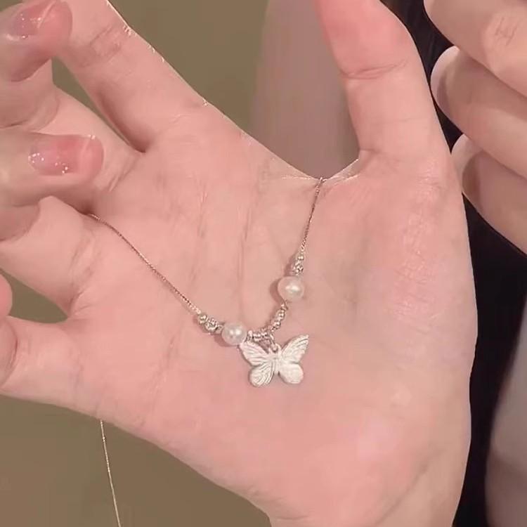Pearl Butterfly Pendant Necklace - Women's French Retro Choker with Versatile Temperament Style