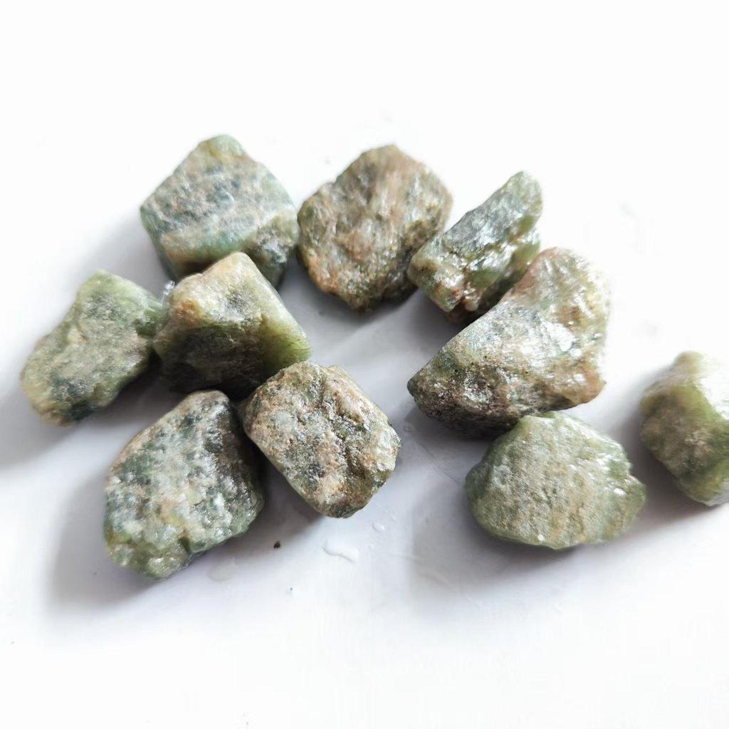 Натуральный зеленый кристалл апатита, грубый камень, необработанный драгоценный камень, минеральный образец, украшение для аквариума, дома, комнаты, фэншуй