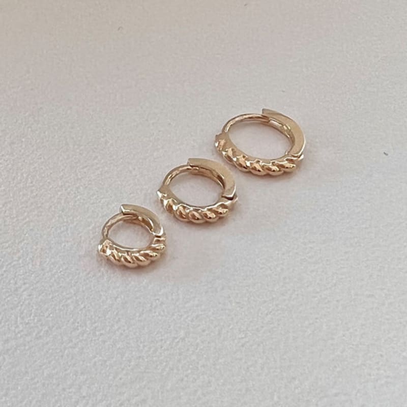 Taupe [Exclusive] 14k gold twisted hoop earrings (one-touch)