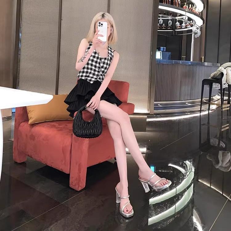 Высокие каблуки для женской верхней одежды, новые прозрачные сандалии лето 2024 с прямым ремешком и босоножки на толстом каблуке с хрустальным каблуком Женская обувь