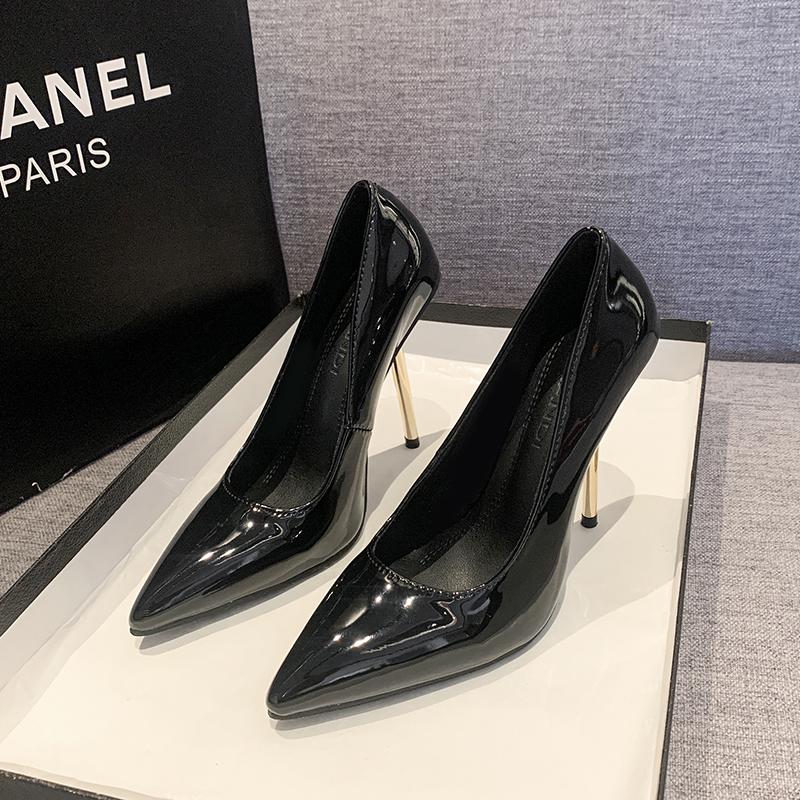 Мода Ультратонкая стальная игла Женские туфли на высоком каблуке Автошоу Металлические каблуки и одинарные Темперамент Заостренный носок Черные одинарные Женские 2024