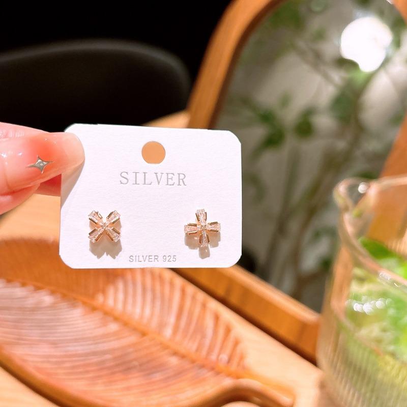 Small and Exquisite Cross Zirconia Earrings for Women Ins High-end Versatile Temperament Earrings Non-fading Earrings