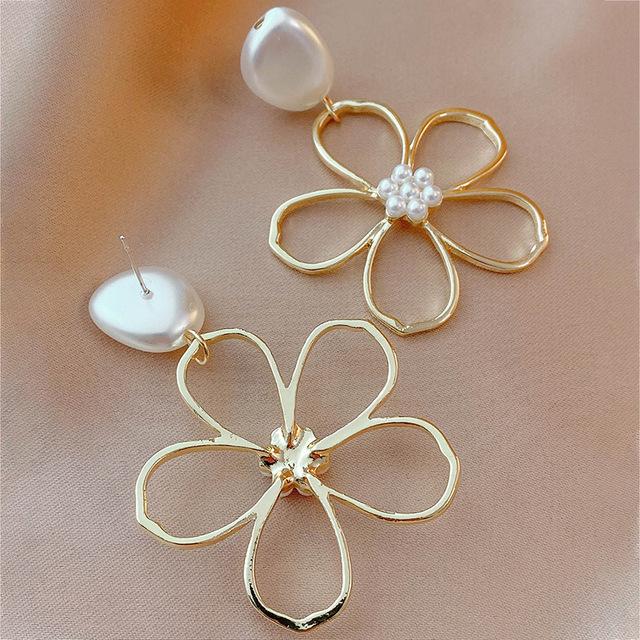 925 Silver Needle Simple Pearl Flower Earrings For Women Fashion High -End Metal Sense Temperament Earrings Trend