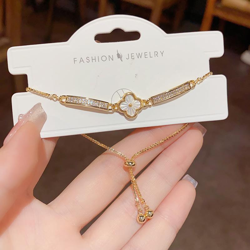 Sweet, Cute, Elegant, Full Zirconia Shell Four Leaf Clover Pull up Bracelet with Stylish and Niche Design, Handmade Decoration