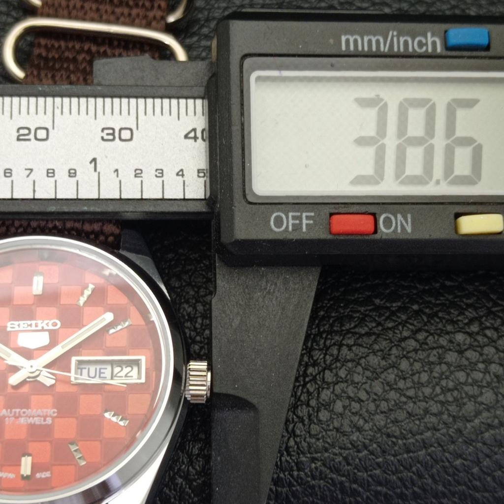 ВОССТАНОВЛЕННЫЕ МУЖСКИЕ ЧАСЫ SEIKO 5 AUTOMATIC, СДЕЛАНО В ЯПОНИИ, КРАСНЫЙ ЦИФЕРБЛАТ, ИЗГОТОВЛЕНЫ НА ЗАКАЗ a440096-2 QV90-a440096