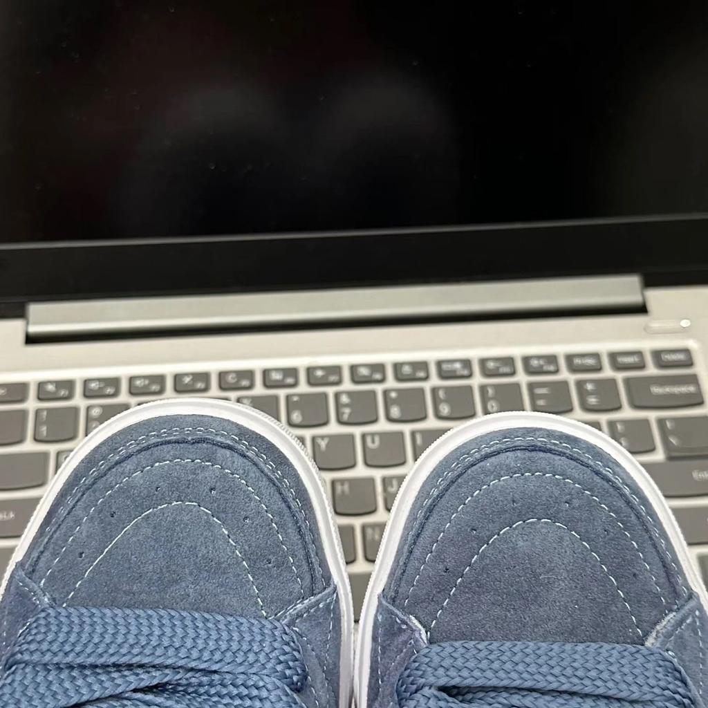 Classic New Women's Skateboard Shoes with Thick Soles Durable and Comfortable, Casual Sports Shoes for Teenagers Running Shoes