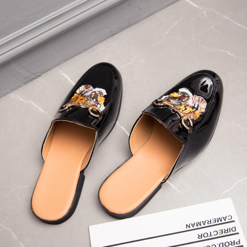 Британский стиль мода черный вышивка мужские мокасины обувь блестящая кожа повседневная обувь мужчины удобные полутапочки мужчина Zapatos Hombre