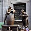 Outdoor Bronze Casting Sculpture: Ancient and Modern Celebrity Radish-Themed Animal Figure