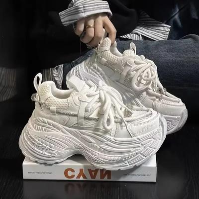 Модная женская вулканизированная обувь 2025 Новые уличные дышащие женские кроссовки Легкие дышащие на шнуровке Платформа Женские повседневные кроссовки